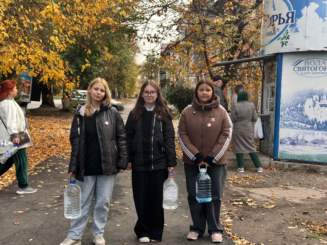 Школьные волонтёрские отряды продолжают свою добрую миссию Школьные волонтёрские отряды продолжают свою добрую миссию