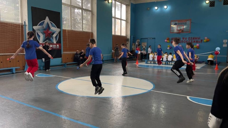 6 ноября, с целью реализации проекта "Детский Спорт", в ГБОУ «СШ 57 Г.О. МАКЕЕВКА», г. Макеевка, прошли соревнования, посвященные Дню народного единства - «Когда мы едины, мы непобедимы»