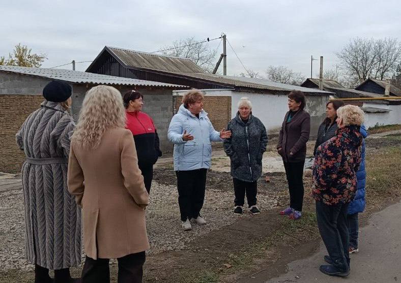 7 ноября спикер Галина Егорова провела встречу с населением возле дома № 31 по улице Скнарева