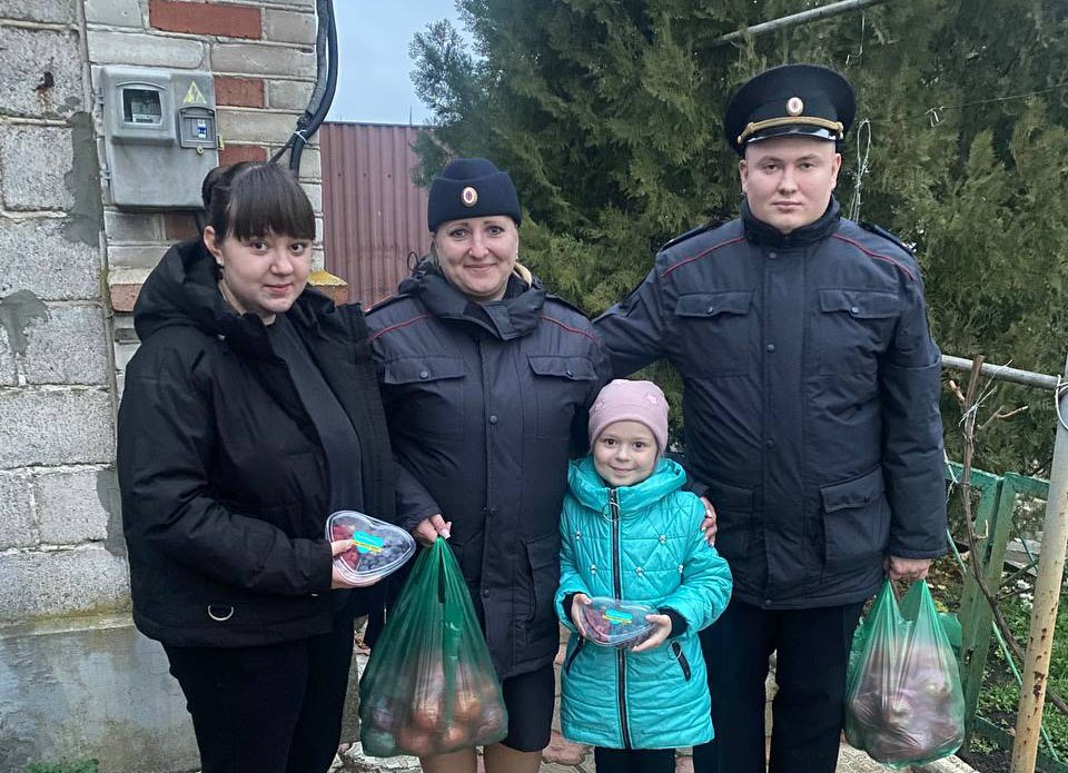 В Волновахе полицейские почтили память погибших коллег В Волновахе полицейские почтили память погибших коллег