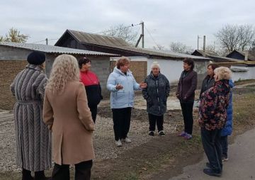 7 ноября спикер Галина Егорова провела встречу с населением возле дома № 31 по улице Скнарева