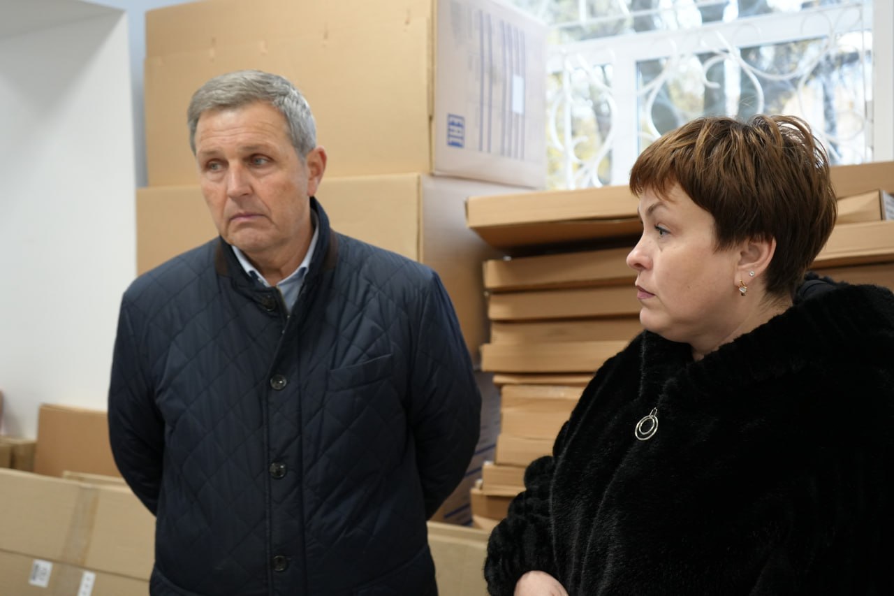 Министр культуры Михаил Желтяков посетил Центральную городскую библиотеку имени М. Горького в Макеевке Министр культуры Михаил Желтяков посетил Центральную городскую библиотеку имени М. Горького в Макеевке