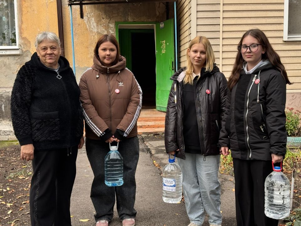 Школьные волонтёрские отряды продолжают свою добрую миссию