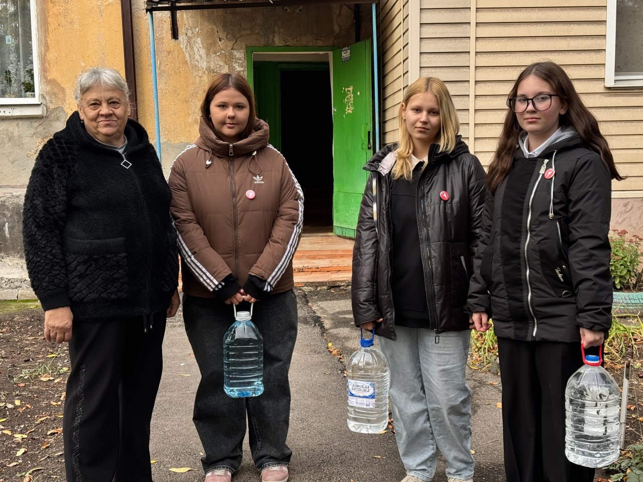 Школьные волонтёрские отряды продолжают свою добрую миссию