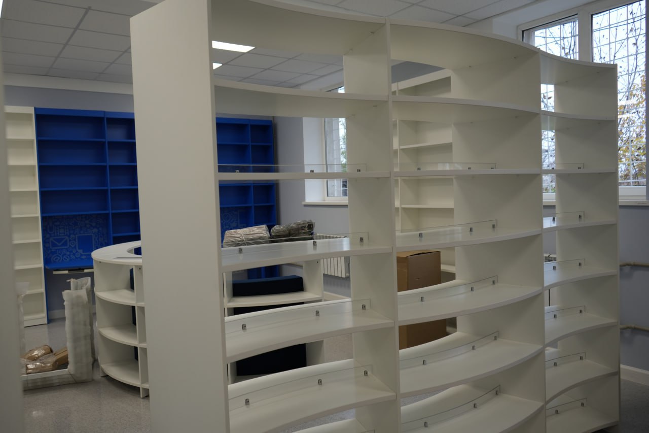 Министр культуры Михаил Желтяков посетил Центральную городскую библиотеку имени М. Горького в Макеевке Министр культуры Михаил Желтяков посетил Центральную городскую библиотеку имени М. Горького в Макеевке