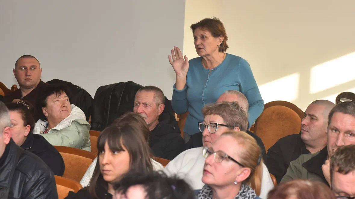 Руководитель РИК Донецкого регионального отделения “Единой России” Алексей Муратов – один из немногих политических и общественных деятелей, который активно обсуждает сложившиеся проблемы лично с людьми Руководитель РИК Донецкого регионального отделения “Единой России” Алексей Муратов – один из немногих политических и общественных деятелей, который активно обсуждает сложившиеся проблемы лично с людьми