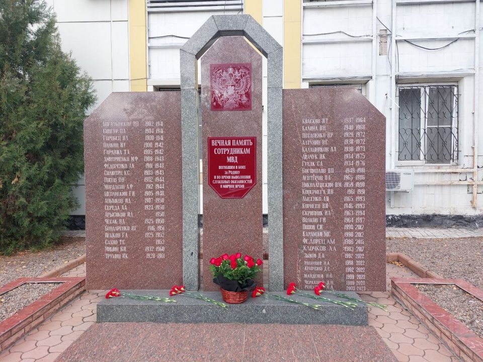 В Макеевке правоохранители почтили память погибших сотрудников ОВД