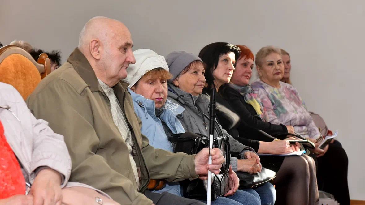 Руководитель РИК Донецкого регионального отделения “Единой России” Алексей Муратов – один из немногих политических и общественных деятелей, который активно обсуждает сложившиеся проблемы лично с людьми Руководитель РИК Донецкого регионального отделения “Единой России” Алексей Муратов – один из немногих политических и общественных деятелей, который активно обсуждает сложившиеся проблемы лично с людьми