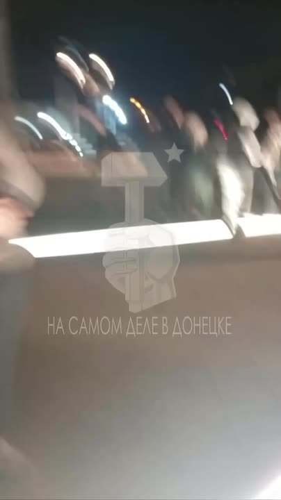 #нампишут. «Макеевка.. Опубликуйте, пожалуйста, видео. Помогите объяснить нашей молодёжи в чём разница между спортивной площадкой и монументом Танка на Аллее Славы!!!»