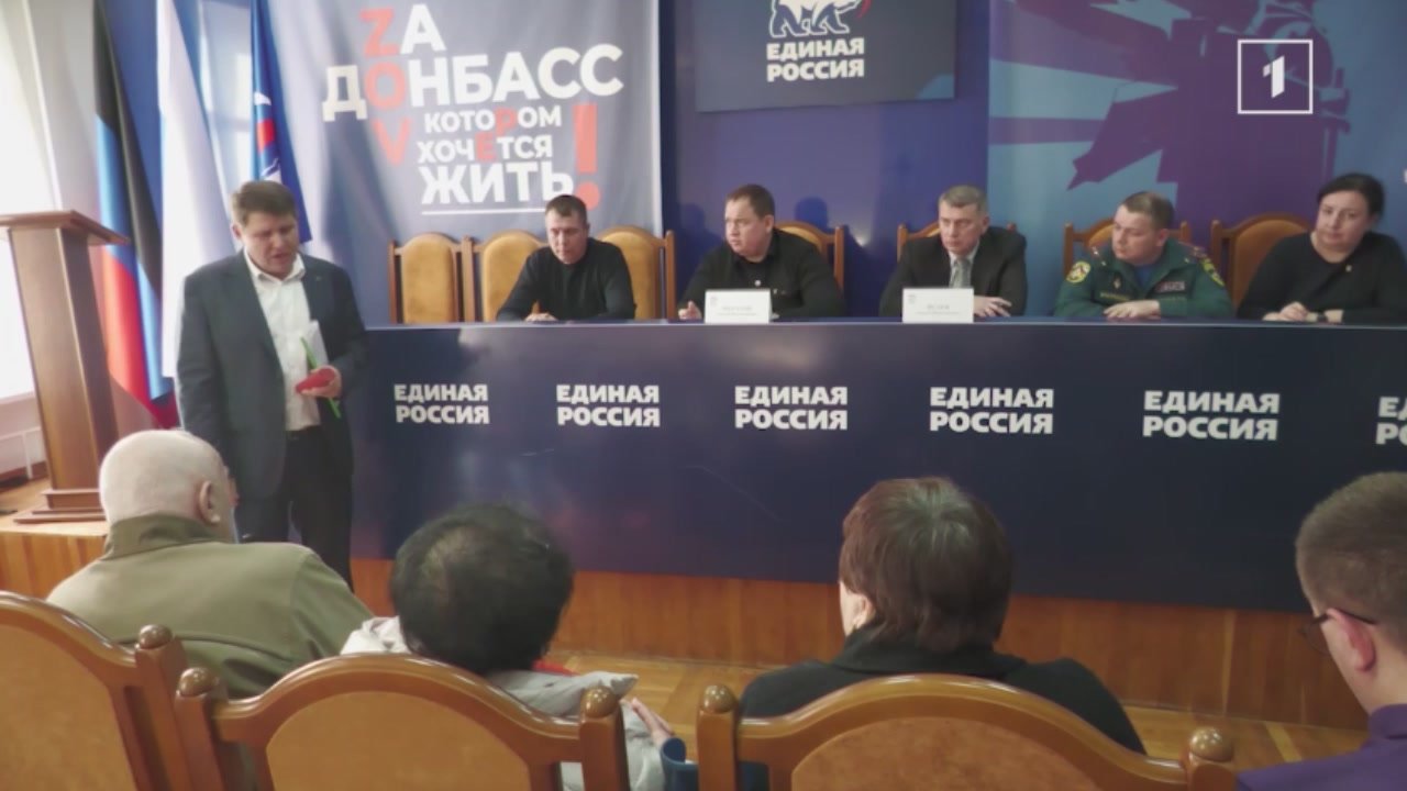 Актуальные проблемы обсуждали два часа: руководитель ДРО «Единой России» Алексей Муратов встретился с читателями своего телеграм-канала