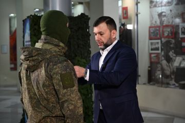 Александр Подгорный: Глава ДНР Денис Пушилин вручил знаки отличия "За заслуги перед Донецкой Народной Республикой" III степени с мечами, медали " За храбрость" IV степени военнослужащим 52-й дивизии противовоздушной...