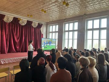 С целью реализации партийного проекта «Новая Школа», 11 ноября в Макеевке состоялись встречи с учащимися СШ № 4, СШ № 7, СШ № 47