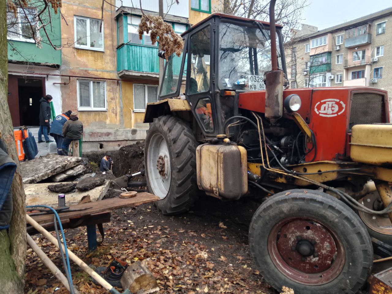 Сегодня, 12 ноября, с целью восстановления подачи теплоносителя на жилые дома №№ 22, 23, 24 квартала Северный силами Филиала «Макеевкатеплосеть» ГУП ДНР «Донбасстеплоэнерго» ведутся работы по замене аварийного участка... Сегодня, 12 ноября, с целью восстановления подачи теплоносителя на жилые дома №№ 22, 23, 24 квартала Северный силами Филиала «Макеевкатеплосеть» ГУП ДНР «Донбасстеплоэнерго» ведутся работы по замене аварийного участка...