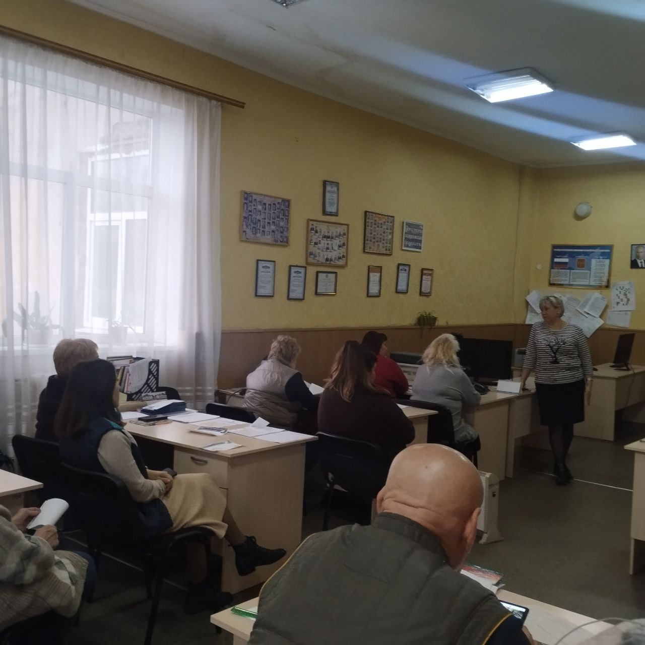 Сегодня, 13 ноября в Червоногвардейском районе прошла встреча первого заместителя руководителя Управа Червоногвардейского внутригородского района Администрации городского округа Макеевка Ирины Полищук с жителями жилого... Сегодня, 13 ноября в Червоногвардейском районе прошла встреча первого заместителя руководителя Управа Червоногвардейского внутригородского района Администрации городского округа Макеевка Ирины Полищук с жителями жилого...