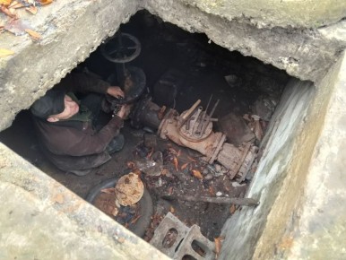 13 ноября, филиалом «Макеевское ПУВКХ» ГУП ДНР «Вода Донбасса» проведены работы по ревизии запорной арматуры в колодце холодного водоснабжения по ул. Глинки