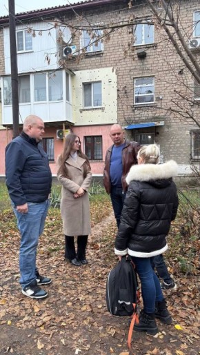 Депутаты Народного Совета Игорь Матрус, Павел Минаков и Петр Потапенко провели сход граждан в Красногвардейском районе города Макеевки, на улице Кольцевая