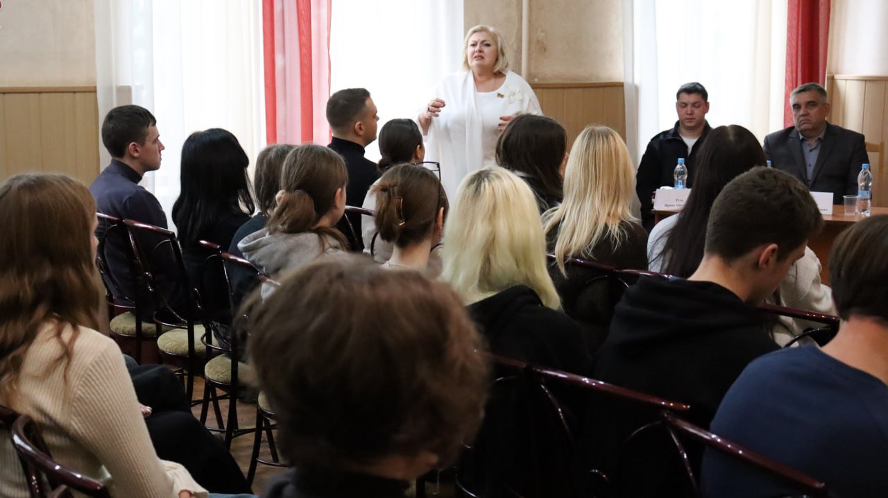 Сегодня в Муниципальном бюджетном учреждении «Городской дворец культуры им. В. Г. Кирсановой», Дворец культуры «ЯКХЗ» состоялось очень важное мероприятие, тема которого «Проблематика вовлечения молодежи в деструктивную... Сегодня в Муниципальном бюджетном учреждении «Городской дворец культуры им. В. Г. Кирсановой», Дворец культуры «ЯКХЗ» состоялось очень важное мероприятие, тема которого «Проблематика вовлечения молодежи в деструктивную...