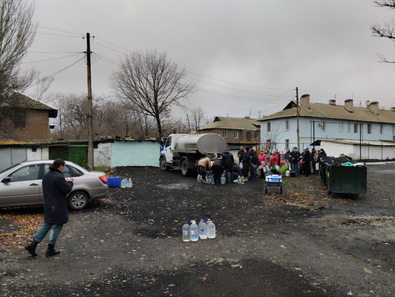 11 ноября, в Кировском внутригородском районе, согласно поступившим заявкам, был организован подвоз воды для жителей домов, в которые в установленный графиком день не поступила вода 11 ноября, в Кировском внутригородском районе, согласно поступившим заявкам, был организован подвоз воды для жителей домов, в которые в установленный графиком день не поступила вода