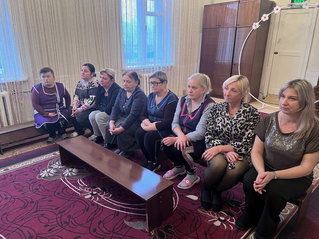 Депутат Юлия Крюкова провела встречу с коллективом детского сада №49 в Горняцком районе Макеевки Депутат Юлия Крюкова провела встречу с коллективом детского сада №49 в Горняцком районе Макеевки