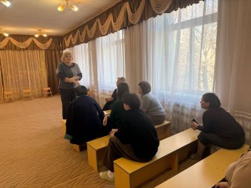 Сегодня, 14 ноября, заместитель руководителя Управы Центрально-Городского внутригородского района Лариса Онищенко провела встречу с трудовым коллективом ГКДОУ «Детский-сад № 122 комбинированного вида городского округа...