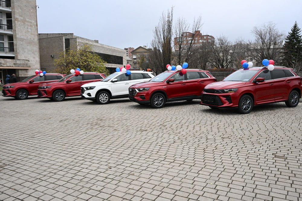 Александр Подгорный: Пятерым ветеранам боевых действий Донецкой Народной Республики передали автомобили Александр Подгорный: Пятерым ветеранам боевых действий Донецкой Народной Республики передали автомобили