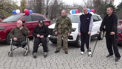 Александр Подгорный: Пятерым ветеранам боевых действий Донецкой Народной Республики передали автомобили