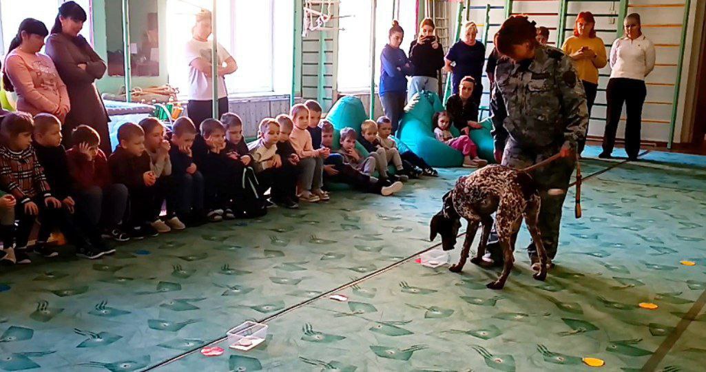 В гости к ребятам ГКДОУ "ДЕТСКИЙ САД № 7 Г.О. МАКЕЕВКА" ДНР приходили люди необычной профессии - кинологи из Центра кинологической службы Управления внутренних дел Российской Федерации «Макеевское» В гости к ребятам ГКДОУ "ДЕТСКИЙ САД № 7 Г.О. МАКЕЕВКА" ДНР приходили люди необычной профессии - кинологи из Центра кинологической службы Управления внутренних дел Российской Федерации «Макеевское»