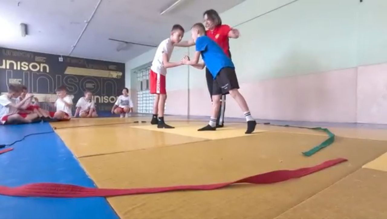 В преддверии Дня Самбо учащиеся ГБОУ "СШ № 86 Г.О. МАКЕЕВКА", активно участвующие в проекте "Самбо в школу", провели показательное занятие для своих сверстников из ГБОУ "СШ № 49 Г.О. МАКЕЕВКА" В преддверии Дня Самбо учащиеся ГБОУ "СШ № 86 Г.О. МАКЕЕВКА", активно участвующие в проекте "Самбо в школу", провели показательное занятие для своих сверстников из ГБОУ "СШ № 49 Г.О. МАКЕЕВКА"