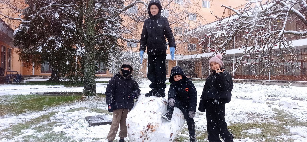 ВРЕМЯ ВОЛШЕБСТВА. Сегодня, 15 ноября 2025 года, у ребят, отдыхающих в УДПРФ ОК "Снегири" в рамках проекта "Дети России - Детям Донбасса", был день, наполненный сюрпризами ВРЕМЯ ВОЛШЕБСТВА. Сегодня, 15 ноября 2025 года, у ребят, отдыхающих в УДПРФ ОК "Снегири" в рамках проекта "Дети России - Детям Донбасса", был день, наполненный сюрпризами