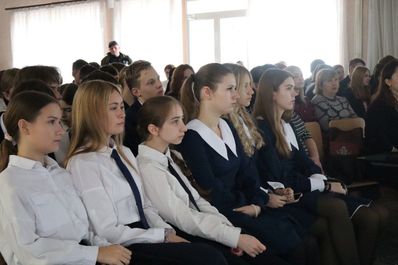 Зажигаем новые маяки. Для учащихся 9-11 классов общеобразовательных учреждений продолжается проведение увлекательных лекций «Люди-маяки: новые маршруты», посвящённые огромным возможностям, которые сегодня открыты для... Зажигаем новые маяки. Для учащихся 9-11 классов общеобразовательных учреждений продолжается проведение увлекательных лекций «Люди-маяки: новые маршруты», посвящённые огромным возможностям, которые сегодня открыты для...