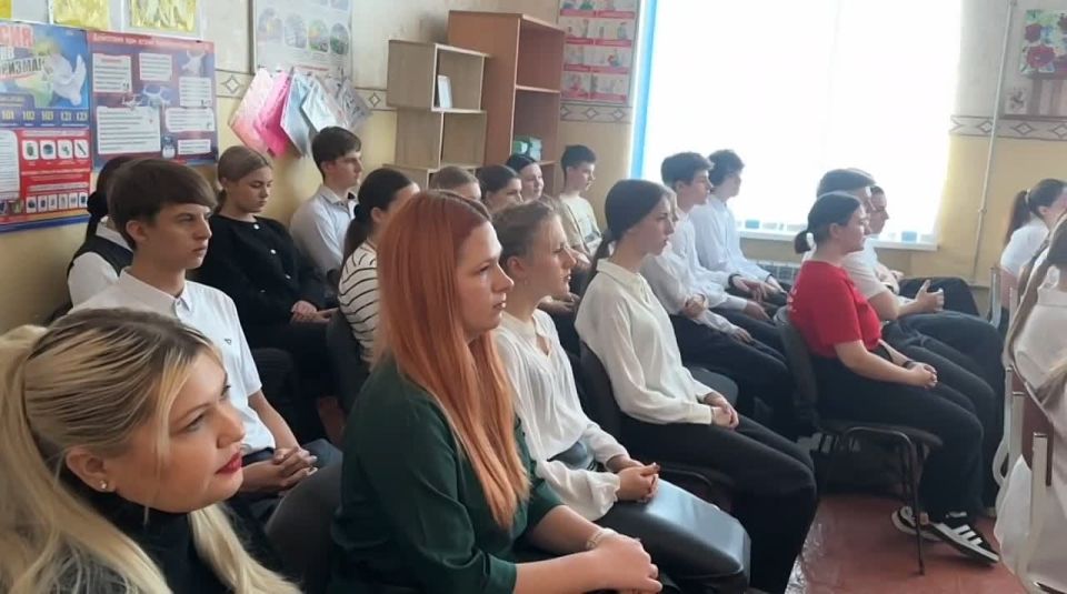 Зажигаем новые маяки. Для учащихся 9-11 классов общеобразовательных учреждений продолжается проведение увлекательных лекций «Люди-маяки: новые маршруты», посвящённые огромным возможностям, которые сегодня открыты для...