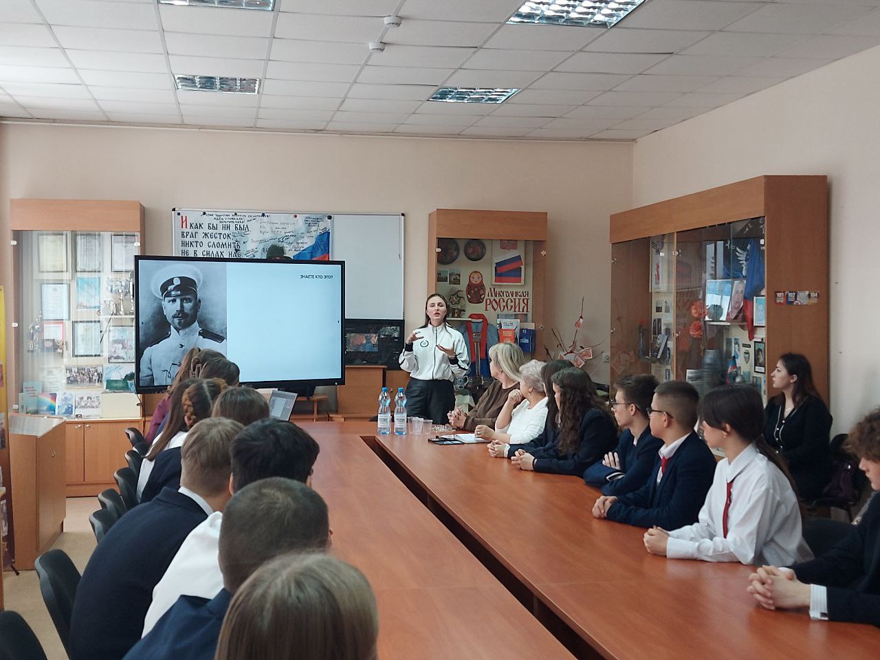 Зажигаем новые маяки. Для учащихся 9-11 классов общеобразовательных учреждений продолжается проведение увлекательных лекций «Люди-маяки: новые маршруты», посвящённые огромным возможностям, которые сегодня открыты для... Зажигаем новые маяки. Для учащихся 9-11 классов общеобразовательных учреждений продолжается проведение увлекательных лекций «Люди-маяки: новые маршруты», посвящённые огромным возможностям, которые сегодня открыты для...