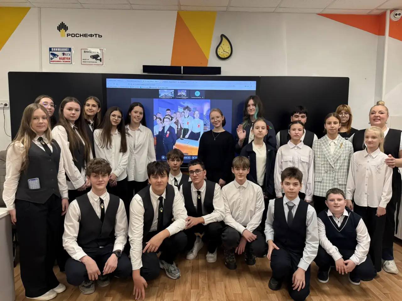 В рамках проекта «Лица дружбы» состоялся телемост между нашими учащимися в ГБОУ «ОШ № 45 Г.О. МАКЕЕВКА» и ребятами МОУ «СШ № 42» г. Нижневартовска (ХМАО ЮГРА) В рамках проекта «Лица дружбы» состоялся телемост между нашими учащимися в ГБОУ «ОШ № 45 Г.О. МАКЕЕВКА» и ребятами МОУ «СШ № 42» г. Нижневартовска (ХМАО ЮГРА)