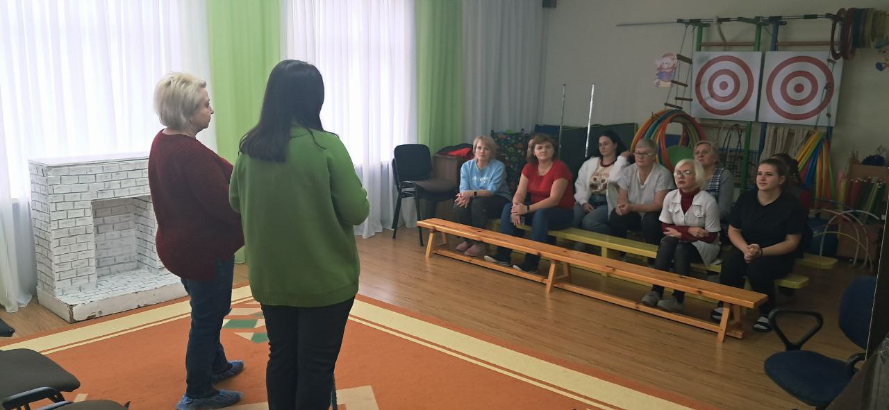 Сегодня, 17 ноября, первый заместитель руководителя Управы Центрально-Городского внутригородского района Инна Кисенко и депутат Народного совета ДНР Марина Каплянок провели встречу с трудовым коллективом ГКДОУ «Детский-сад №... Сегодня, 17 ноября, первый заместитель руководителя Управы Центрально-Городского внутригородского района Инна Кисенко и депутат Народного совета ДНР Марина Каплянок провели встречу с трудовым коллективом ГКДОУ «Детский-сад №...