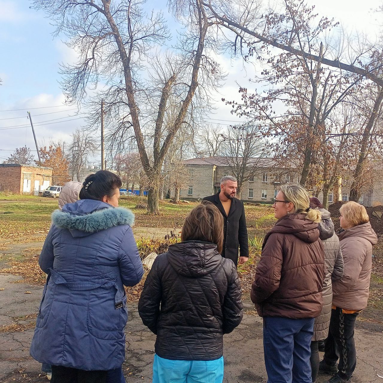 Во исполнение поручения Главы Республики Дениса Пушилина, 18 ноября, спикер-активист Алексей Боршош провел встречу с жителями Кировского района на подведомственной территории по адресу бульвар 8-го сентября, 7 Во исполнение поручения Главы Республики Дениса Пушилина, 18 ноября, спикер-активист Алексей Боршош провел встречу с жителями Кировского района на подведомственной территории по адресу бульвар 8-го сентября, 7