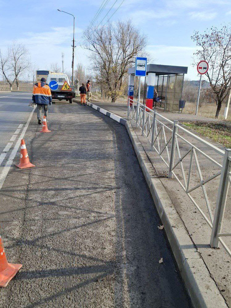 В минувшие сутки в рамках содержания автомобильных дорог общего пользования установили новые дорожные знаки и выполнили работы по очистке дорожного покрытия В минувшие сутки в рамках содержания автомобильных дорог общего пользования установили новые дорожные знаки и выполнили работы по очистке дорожного покрытия