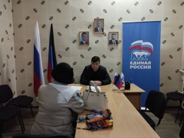 Сегодня, 19 ноября, депутат Народного Совета Донецкой Народной Республики Василий Перцев провел приём граждан в общественной приемной «Единой России» Центрально-Городского внутригородского района городского округа Макеевка