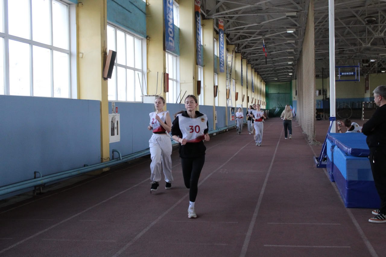 18 ноября 2025 года на базе МБУ Легкоатлетический манеж "Донецк" дан старт мероприятиям второго этапа испытаний нормативов ВФСК ГТО для учащихся из Макеевки 18 ноября 2025 года на базе МБУ Легкоатлетический манеж "Донецк" дан старт мероприятиям второго этапа испытаний нормативов ВФСК ГТО для учащихся из Макеевки