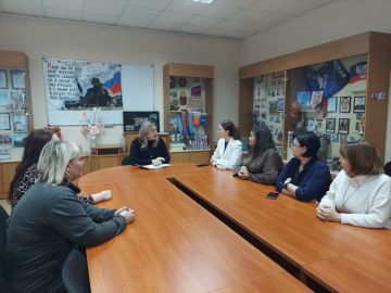 Сегодня, 19 ноября, спикер Надежда Сапелкина провела встречу по адресу: г. Макеевка, ул. Островского, д. 7