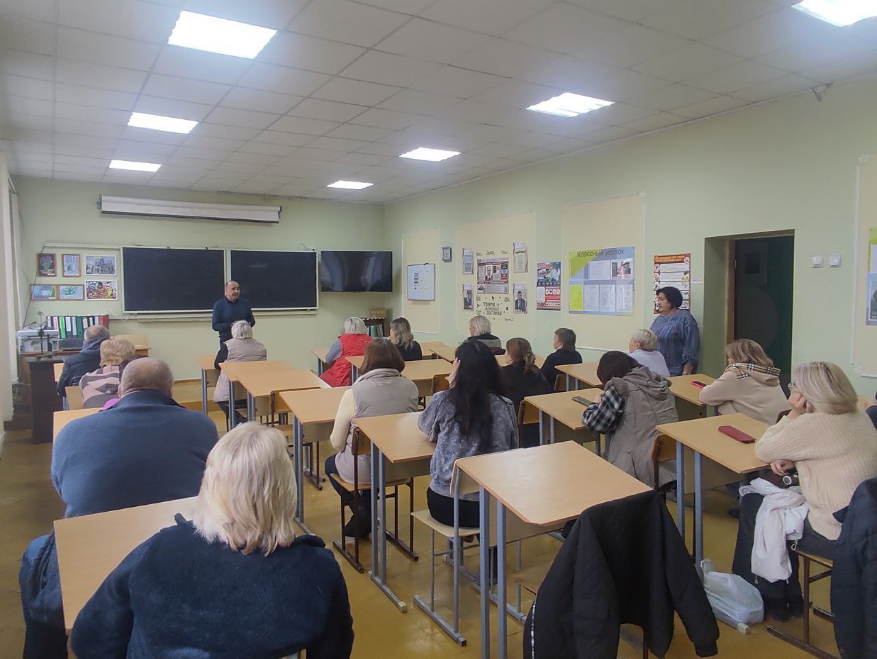 Депутат Макееевского городского совета Александр Подгорный провел встречу с трудовым коллективом Государственного бюджетного профессионального образовательного учреждения «Макеевский техникум промышленных технологий им. Ф.И.... Депутат Макееевского городского совета Александр Подгорный провел встречу с трудовым коллективом Государственного бюджетного профессионального образовательного учреждения «Макеевский техникум промышленных технологий им. Ф.И....