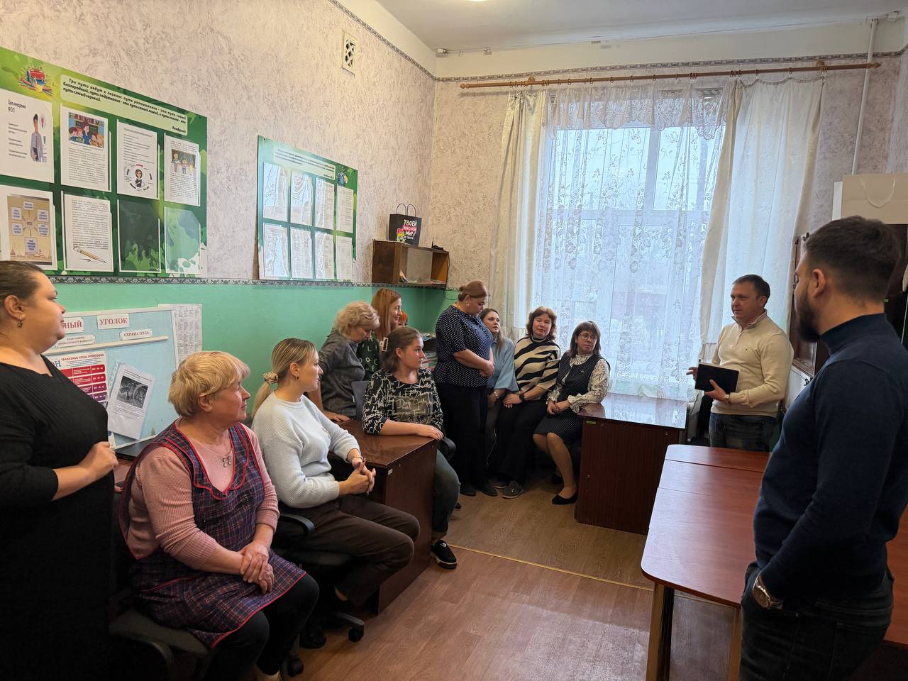 20 ноября депутат Макеевского городского совета Донецкой Народной Республики первого созыва Андрей Зотеев провел встречу с трудовым коллективом Основной школы № 41