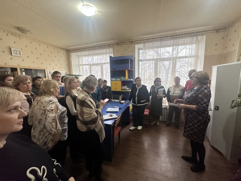 Сегодня, 21 ноября,в рамках поручения Главы ДНР Дениса Пушилина, спикер Оксана Рыжикова провела встречу по адресу: г.о. Макеевка, г. Макеевка, кв-л Гвардейский, 5