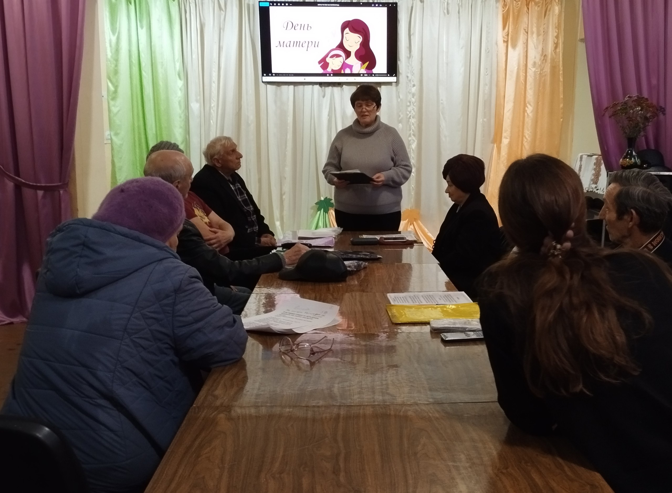 21 ноября в преддверии Дня Матери в России в Государственном бюджетном учреждении социального обслуживания «Центр социального обслуживания населения Кировского района города Макеевки», по партийному проекту «Старшее...
