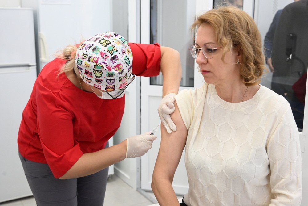 Денис Пушилин: Привили от гриппа уже 635,5 тысяч жителей Республики, в том числе более 187 тысяч детей Денис Пушилин: Привили от гриппа уже 635,5 тысяч жителей Республики, в том числе более 187 тысяч детей