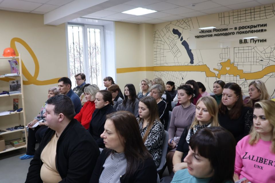 21 ноября 2025 года Министерством образования и науки при содействии Министерства молодежной политики ДНР специалистами Центра по противодействию экстремизму Министерства внутренних дел по ДНР в филиале ГБУ ДНР «Центр...