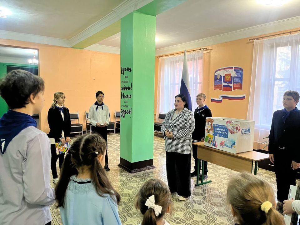 В рамках Месячника волонтёрства учащиеся общеобразовательных организаций принимают участие в акции «Коробка храбрости»