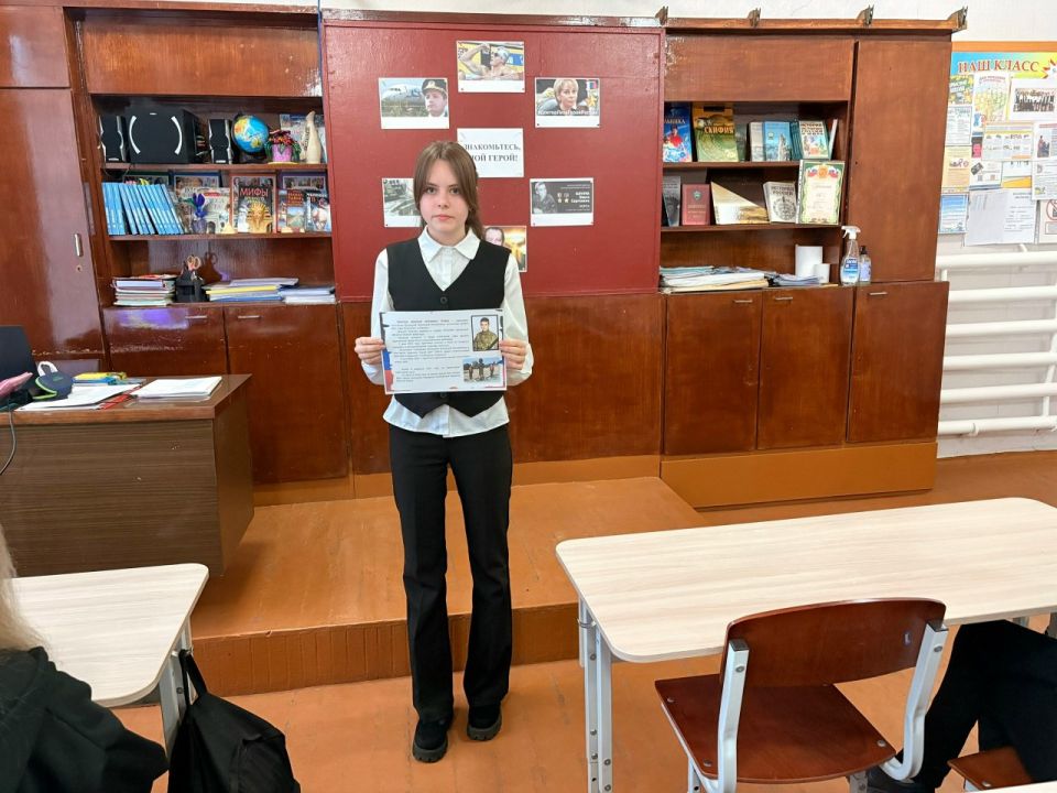 В рамках Регионального проекта «Мир возможностей» учащиеся общеобразовательных организаций городского округа Макеевка принимают участие в акции «Знакомьтесь, мой герой»