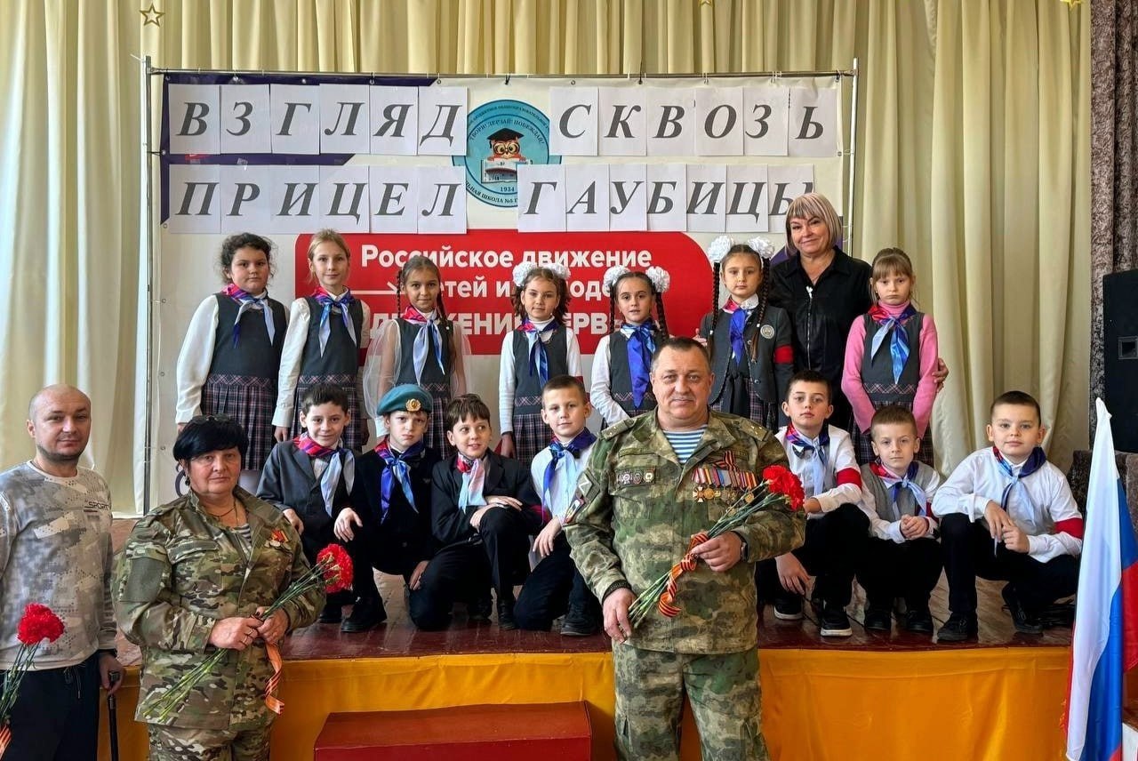 19 ноября –день, когда вся Россия чествует мужество и профессионализм ракетных войск и артиллерии, тех, кто стоит на страже безопасности нашей страны 19 ноября –день, когда вся Россия чествует мужество и профессионализм ракетных войск и артиллерии, тех, кто стоит на страже безопасности нашей страны