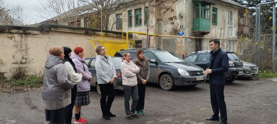 24 ноября депутат Макеевского городского совета Сергей Зуев провел встречу по адресу: г.о. Макеевка, г. Макеевка, ул. Панченко, д.51, в рамках поручения Главы ДНР Дениса Пушилина