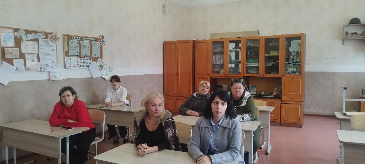 Сегодня, 24 ноября, в рамках поручения Главы ДНР Дениса Пушилина, заместитель руководителя Управы Центрально-Городского внутригородского района Лариса Онищенко провела встречу с трудовым коллективом ГБОУ «Основная школа № 13... Сегодня, 24 ноября, в рамках поручения Главы ДНР Дениса Пушилина, заместитель руководителя Управы Центрально-Городского внутригородского района Лариса Онищенко провела встречу с трудовым коллективом ГБОУ «Основная школа № 13...